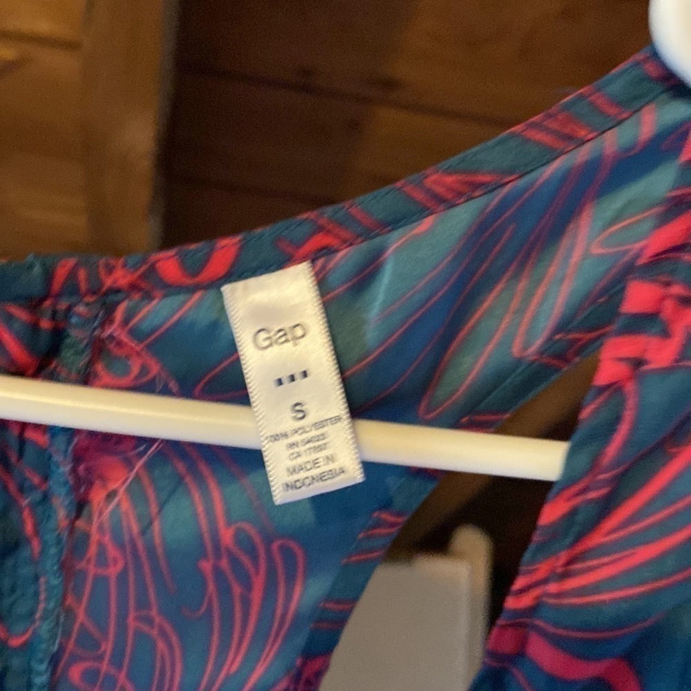 GAP Blouse - Picture 2 of 3